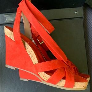 AEROSOLES  Fashion Plush Strappy Wedge Sandals - 6